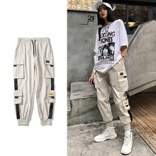Load image into Gallery viewer, Pantalones de chándal de cintura elástica para mujer, ropa de calle de estilo coreano, holgados, Hip Hop, Harajuku, color negro, para verano y otoño
