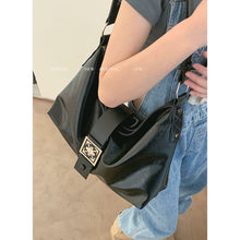 Load image into Gallery viewer, Original Niche Underarm Bag Women 2023 New Trendy South korea Tote Bag All-Match Large Capacity Shoulder Messenger Bag
