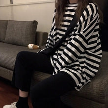 Load image into Gallery viewer, spring Autumn Women harajuku Striped Tshirt Long Sleeve O-Neck T-Shirts ulzzang Korean Casual oversized T Shirt Femme black Tops
