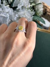 Load image into Gallery viewer, 2CT SQUARE CUSHION MODIFIED Yellow Diamond Ring 18K gold CVD HPTHT bred diamond IGI Wedding Rings for wonmen free shipping
