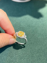 Load image into Gallery viewer, 2CT SQUARE CUSHION MODIFIED Yellow Diamond Ring 18K gold CVD HPTHT bred diamond IGI Wedding Rings for wonmen free shipping
