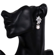 Load image into Gallery viewer, Emmaya New Elegant Style Leaves Shape With Pure Pearl Earring Symmetrical Decoration In Wedding Party Women Fashion Jewelry
